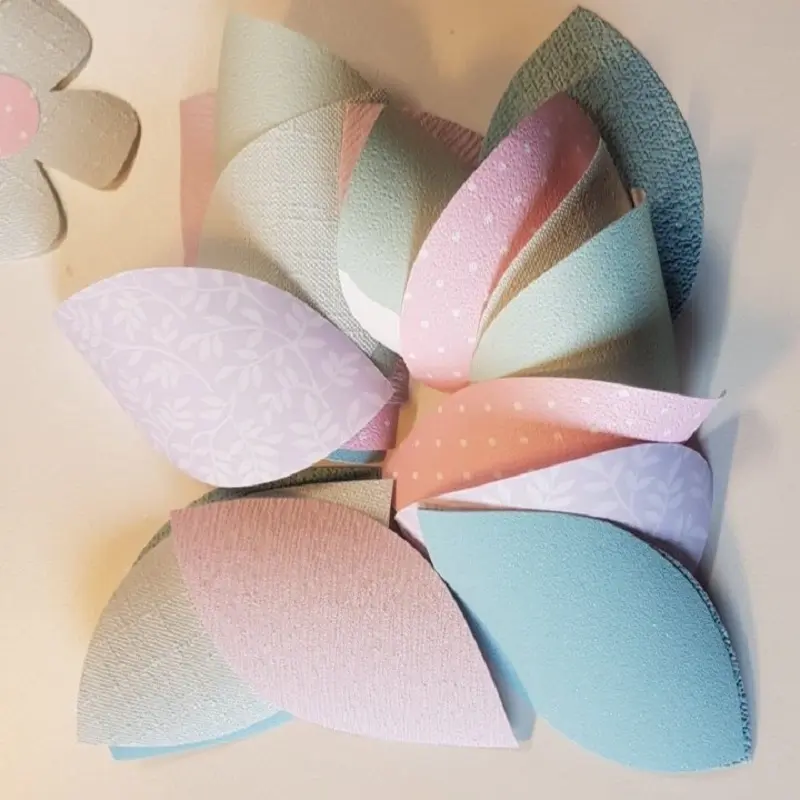 Bladermix licht roze, lila, mintgroen en lichtblauw